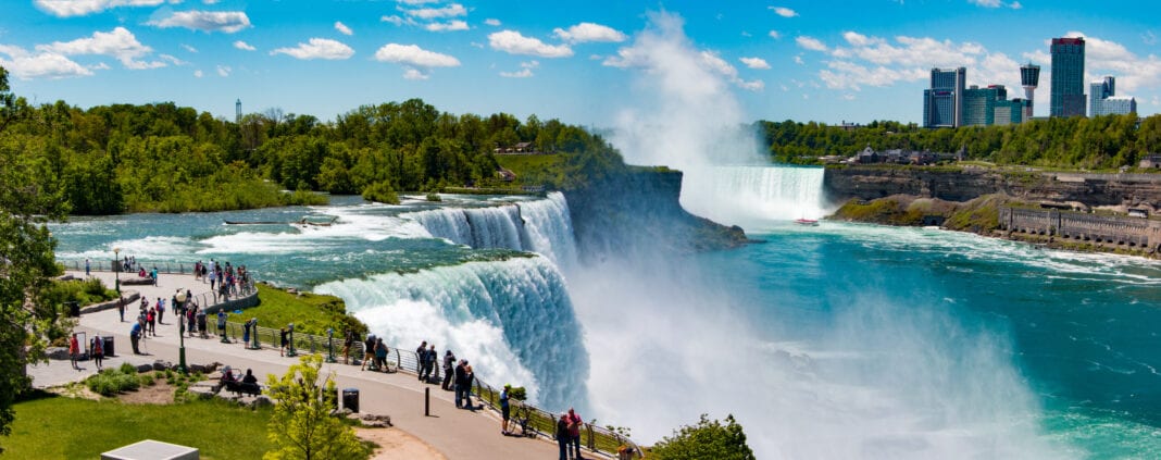 Niagarafälle; Wasser; Vereinigte Staaten; Staat New York; Wasserfall; Fluss; ©Bruno - stock.adobe.com