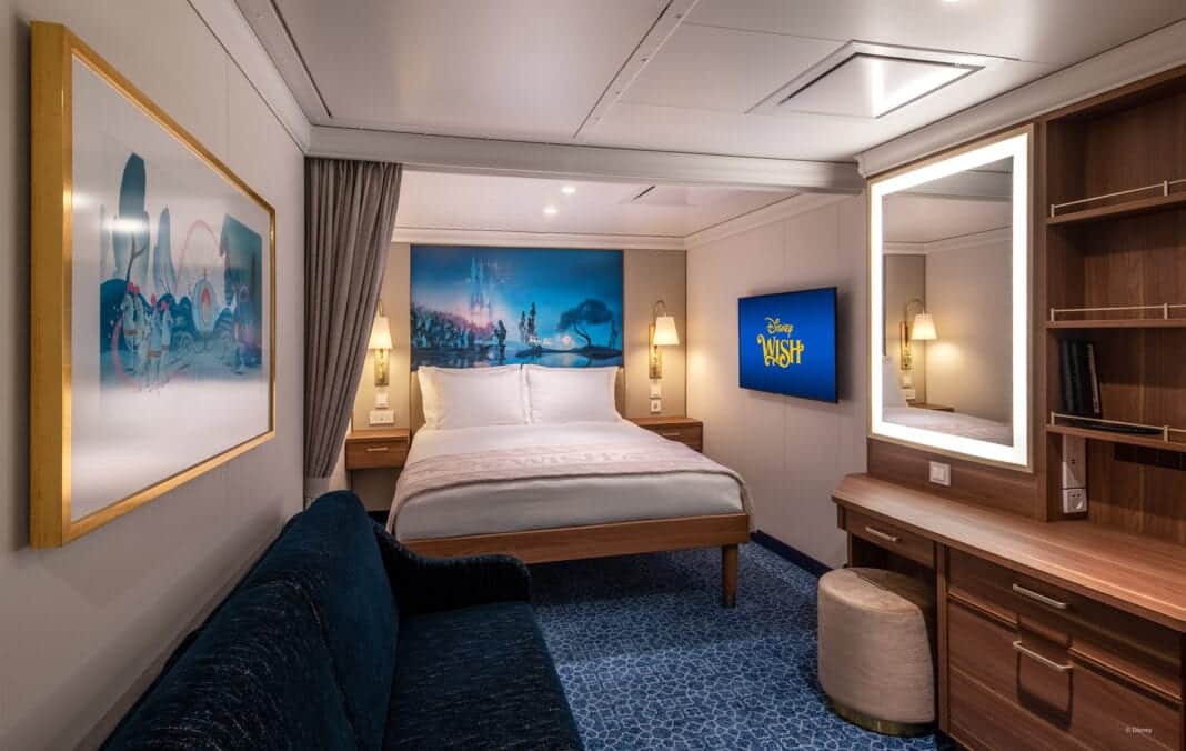 Die Walt Disney Designer haben jede Kabine mit Bildern der Märchen von Disney ausgestattet, wie z.B. Cinderella. Hier zu sehen in einem Beispiel einer Innenkabine. Foto: © Disney Cruises