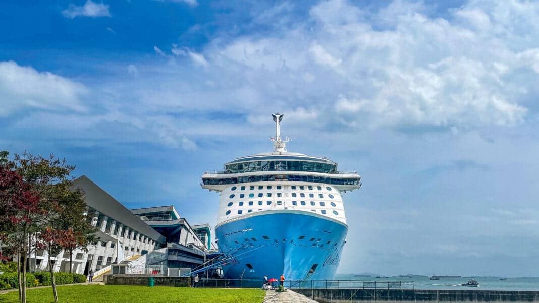 Quantum of the Seas liegt Ende Dezember 2020 am Marina Bay Cruise Center in Singapur.