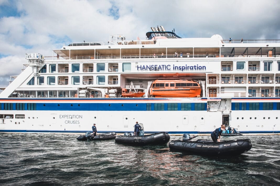 Expeditionsfeeling auf Nord- und Ostsee. Die Crew der HANSEATIC inspiration setzt die bordeigenen Zodiacs ein. Foto: Susanne Baade, Hapag-Lloyd Cruises