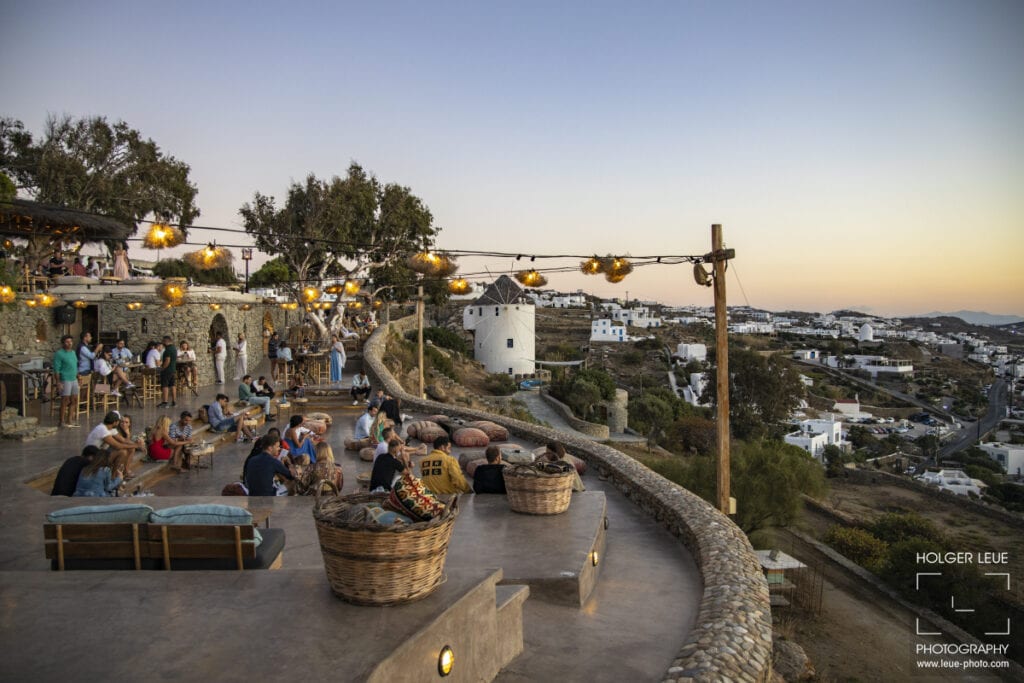 Aperol Spritz, Chillout-Beats und Abendstimmung deluxe in der 180º Sunset-Bar auf Mykonos. Foto: © Holger Leue