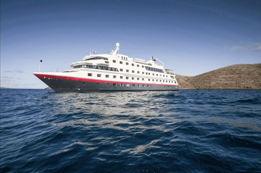 Die Santa Cruz II. Foto: Hurtigruten Expeditions