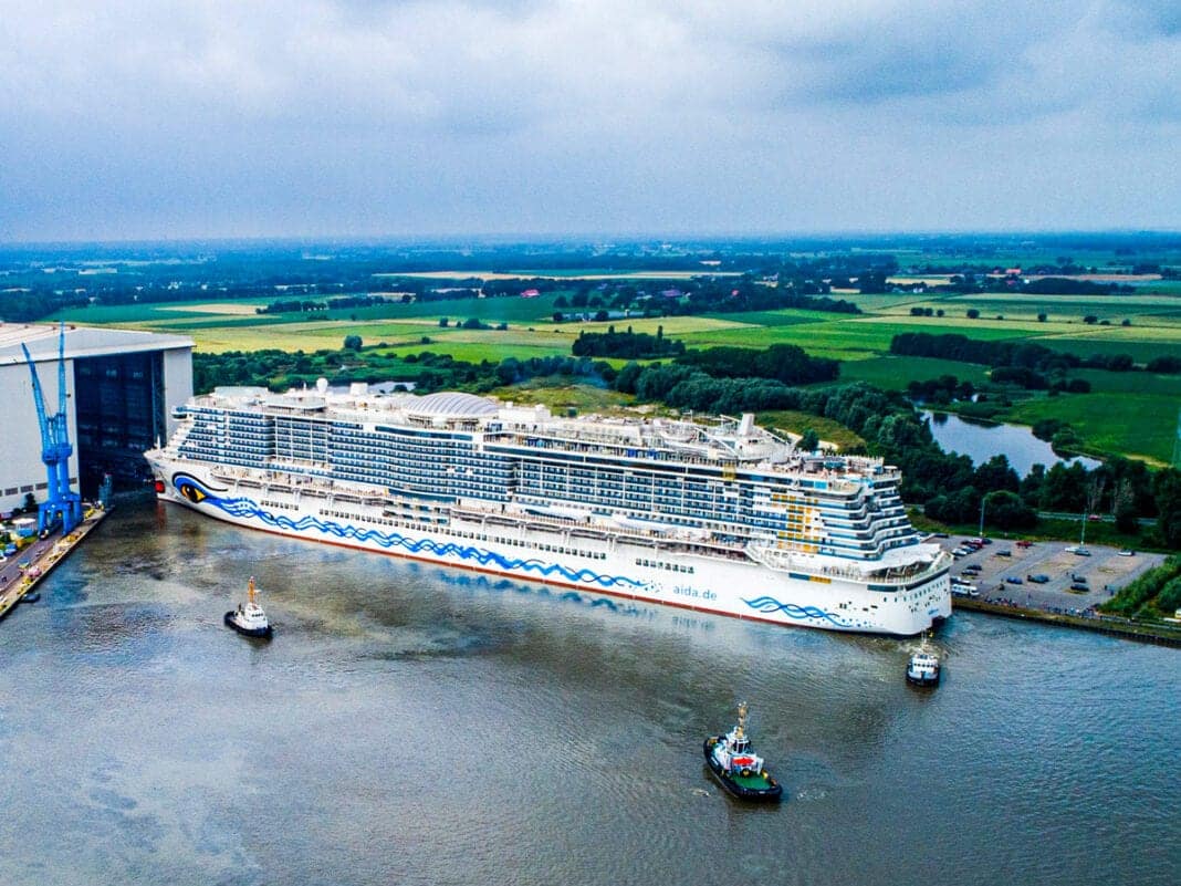 AIDA Cosma nach dem Ausdocken aus der Bauhalle der Meyerwerft in Papenburg. Foto: © AIDA Cruises