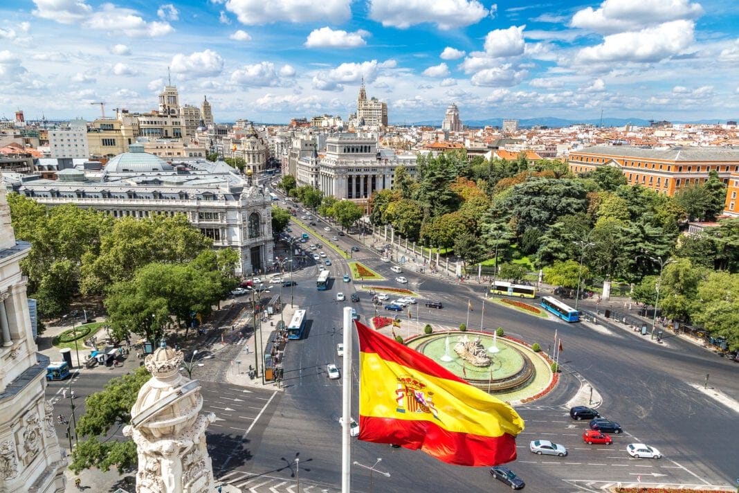 Spanien wird Risikogebiet; Cibeles-Brunnens am Plaza de Cibeles in Madrid. © Sergii Figurnyi - stock.adobe.com