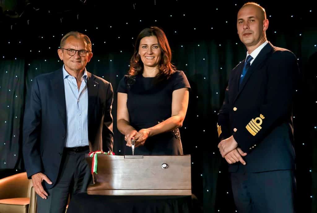 v.l. Roberto Martinoli,President und CEO von Silversea Cruises, Taufpatin Gaia Gaja und Kapitän Chavdar Georgiev. Foto: © Silversea Cruises