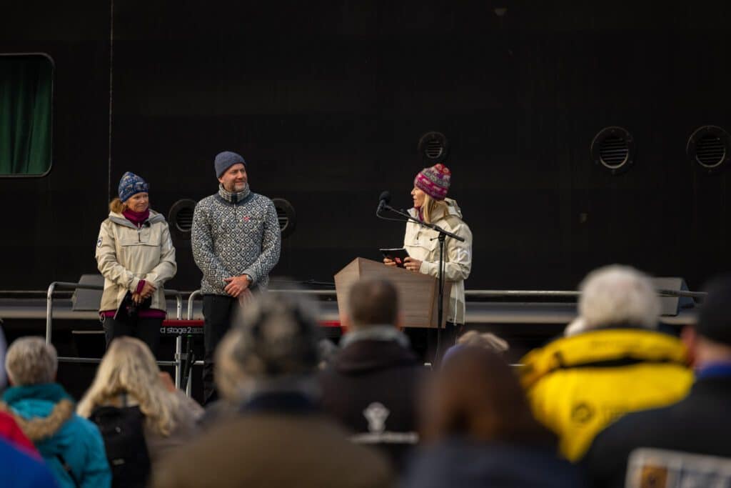 Hurtigruten Group CEO Daniel Skjeldam with MS Fridjof Nansen's godmothers - Hilde Fålun Strøm and Sunniva Sorby, Foto: © Espen Mills