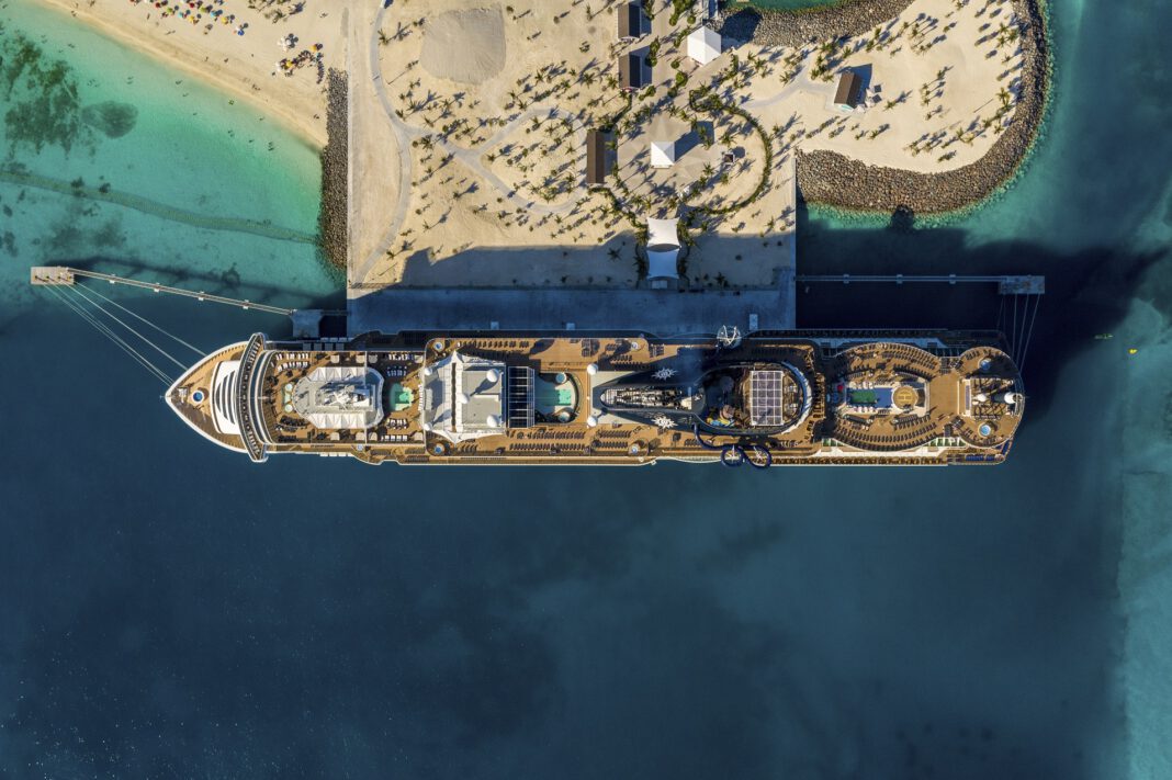 Die Schiffe von MSC können direkt anlegen auf der Privat-Insel Ocean Cay. Foto: Conrad Schutt