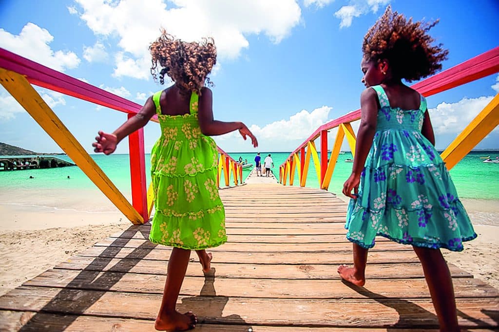 Die entspannte Atmosphäre der Karibikinsel begeistert Groß und Klein. Foto: © St. Maarten Tourist Bureau