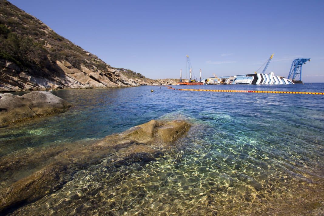 Costa Concordia vor der Insel Giglio. Foto: © valentina1981 / stock.adobe.com