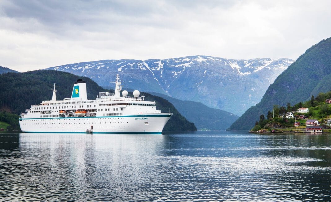 In den Sommermonaten für Phoenix Reisen unterwegs: Die MS Deutschland. Foto: Phoenix Reisen