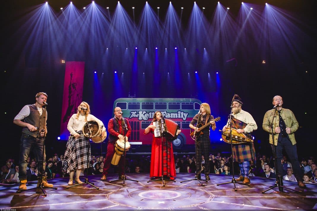 Die Kelly Family spielt auf der Mein Schiff 3. Foto: Carsten Klick