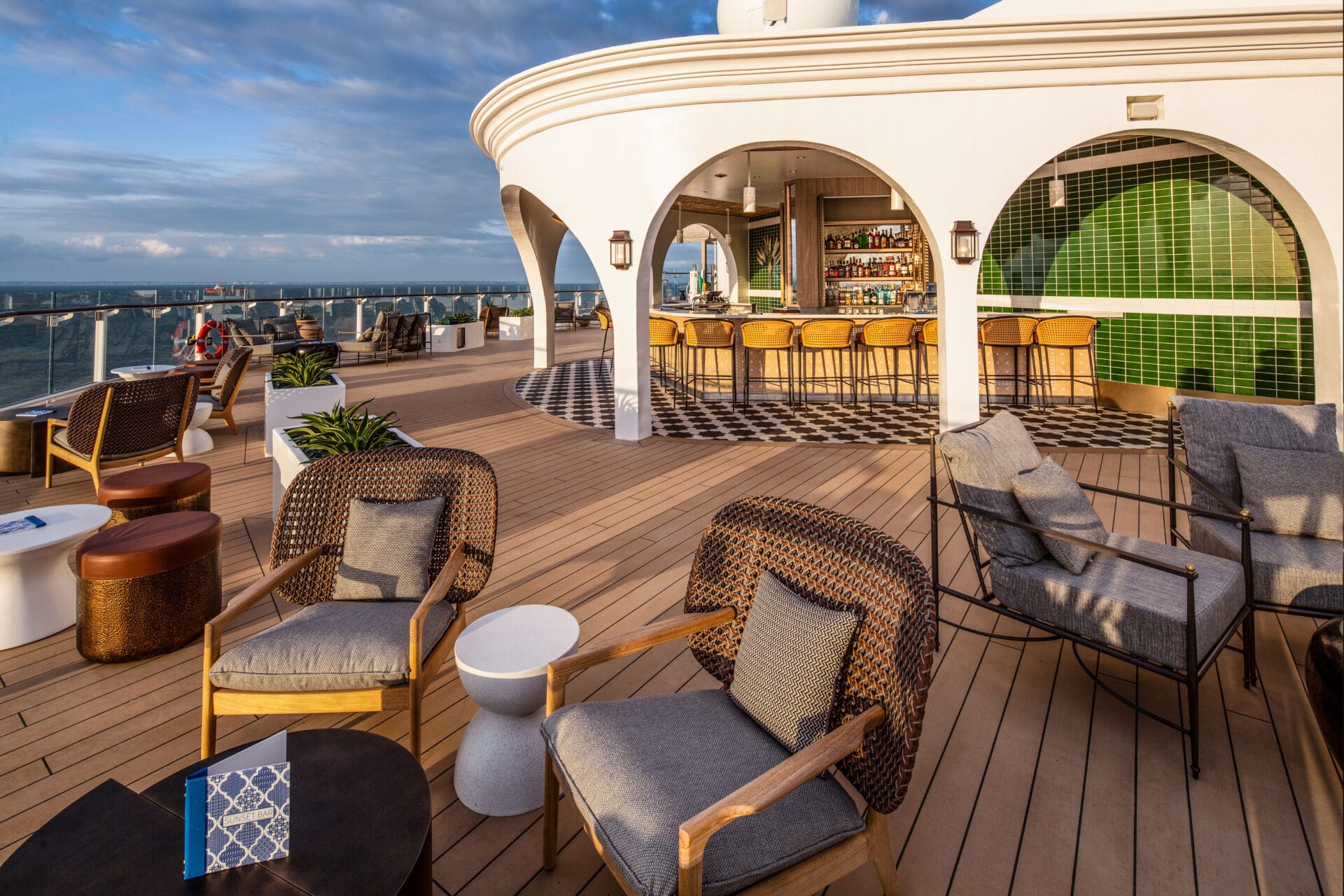 Sunset Bar, Celebrity Beyond, Foto: © Celebrity Cruises