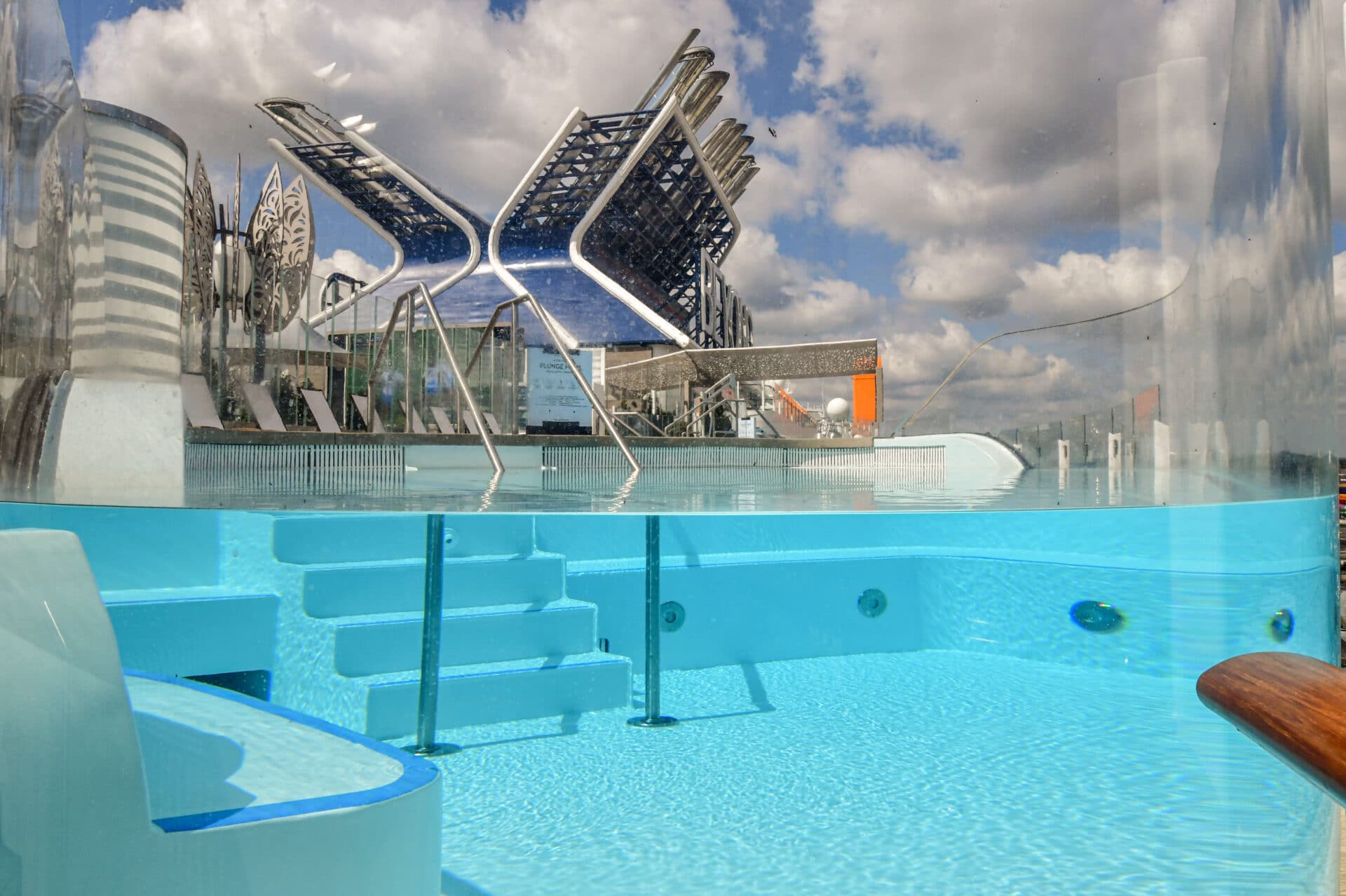 Roof Top Garden, Plunge Pool, Celebrity Beyond, Foto: © CRUCERO / Tobias Lange-Rüb