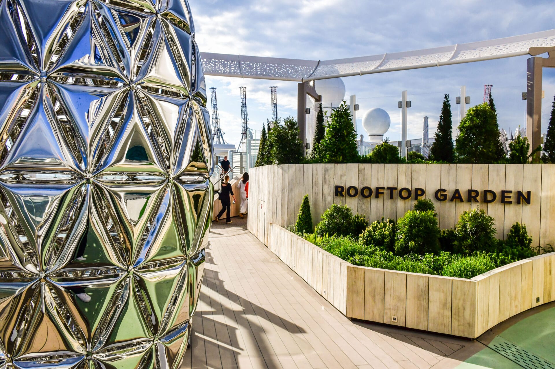 Roof Top Garden, Eingang, Celebrity Beyond, Foto: © CRUCERO / Tobias Lange-Rüb