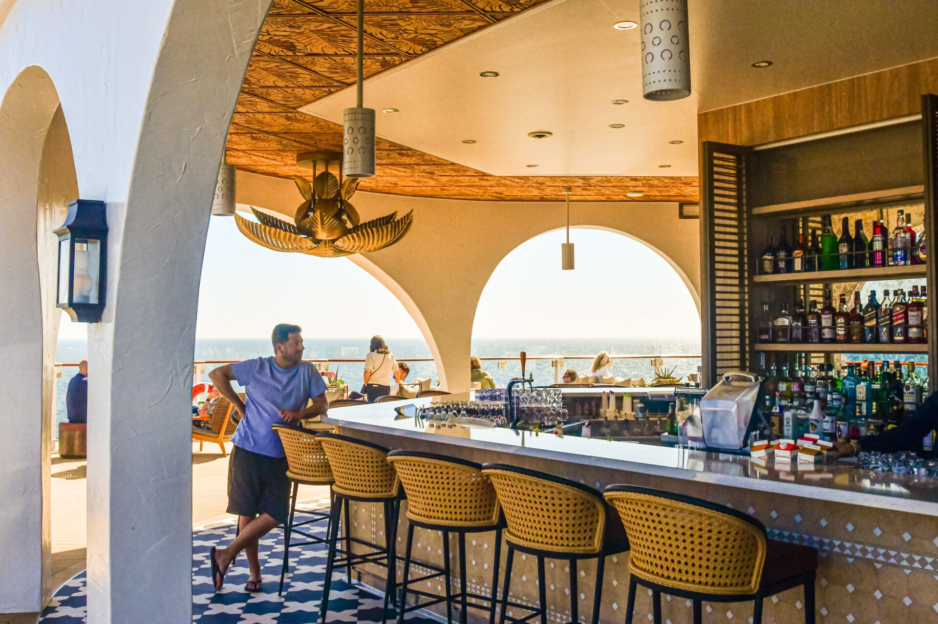 Sunset Bar, Celebrity Beyond, Foto: © Celebrity Cruises