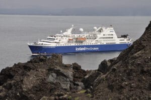 Mit der Ocean Diamond legt der Hamburger Veranstalter Iceland ProCruises in diesem Sommer zu zehntägigen Island-Kreuzfahrten ab. Foto: Iceland ProCruises