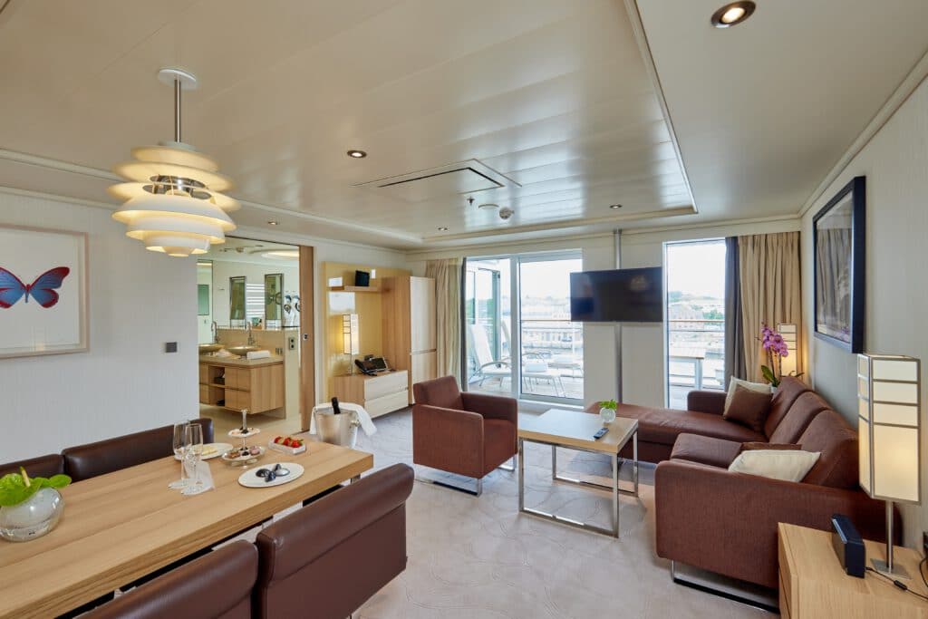 Blick in die Grand Penthouse Suite. Foto: Hapag-Lloyd Cruises / Christian Wyrwa