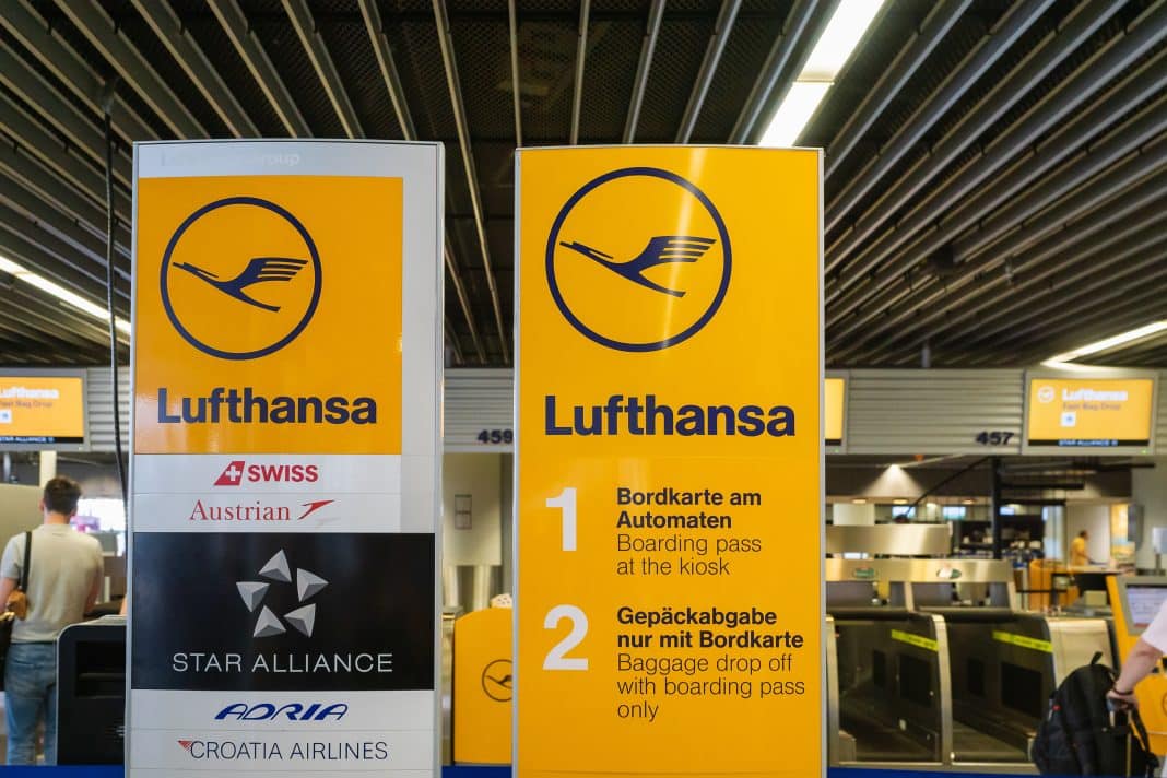 Check-in-Schalter der Fluggesellschaft Lufthansa in Frankfurt. Foto: © uskarp2 / stock.adobe.com