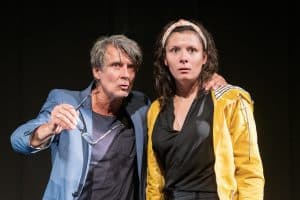 Schauspielerin Chantal Hallfeldt mit Schauspieler Dirk Hoener in der Hamburger Kammerspiele Premiere von "Achtsam morden". Foto: © G2 Baraniak