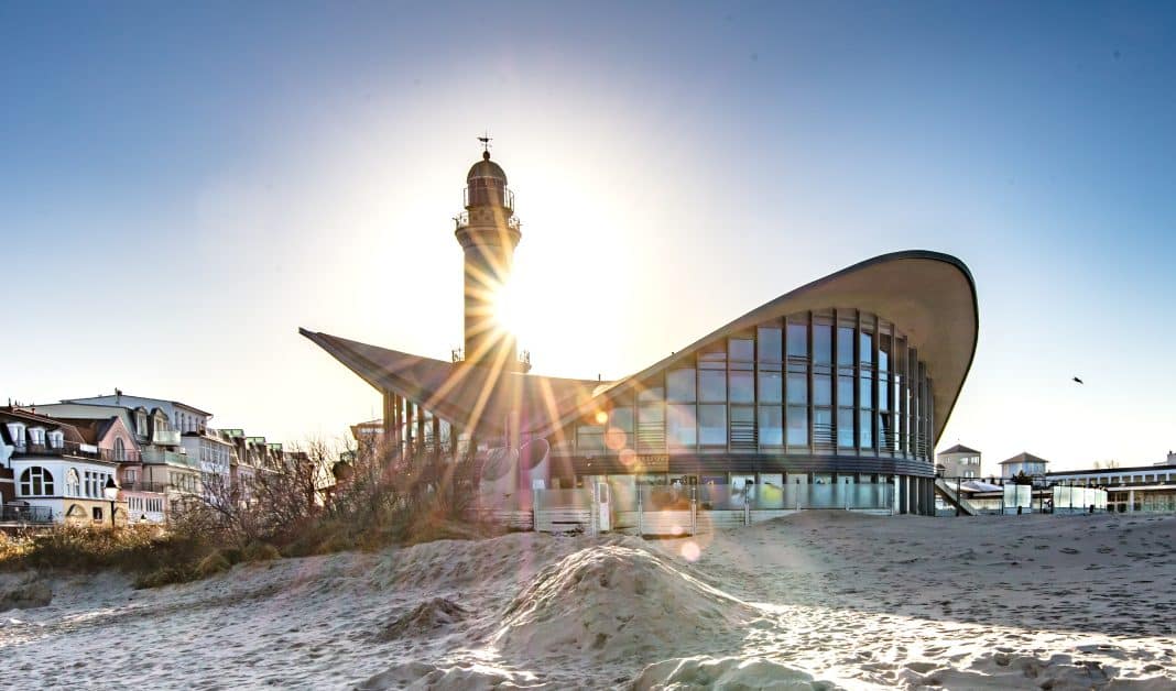 Warnemünde Leuchtturm. Foto: © Haiderose - stock.adobe.com