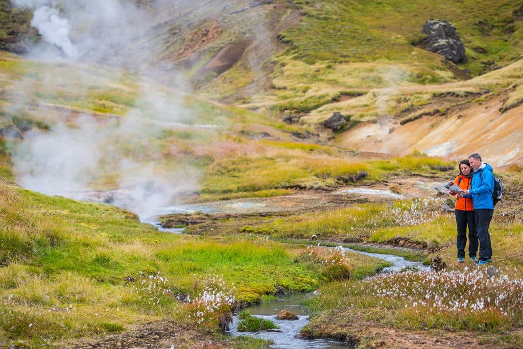 Island ProTravel bringt in diesen Tagen das neue Programm für 2023 in die Reisebüros. Mit Rundtouren im Mietwagen über Gruppenreisen bis zu Ferienhäusern oder der Erkundung der größten Vulkaninsel der Welt mit dem vor Ort geliehenen Wohnmobil. Foto: © Island ProTravel