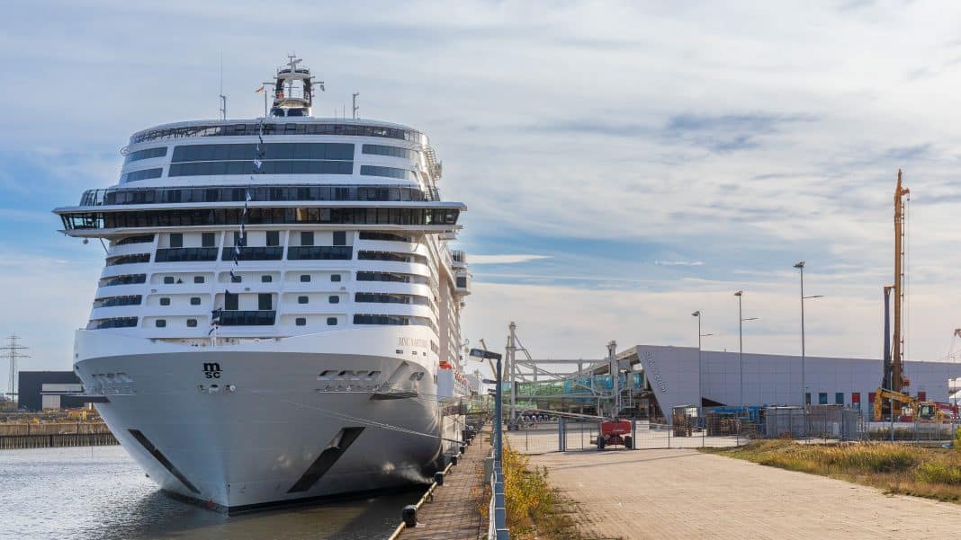 Die MSC Virtuosa am Cruise Center Steinwerder in Hamburg. Foto: Frank Erpinar