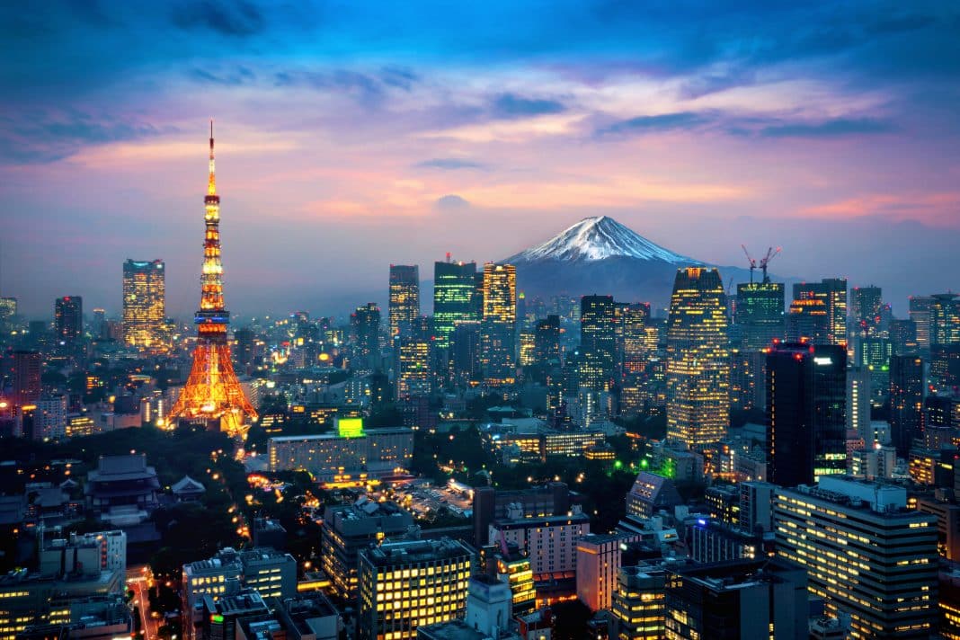 Blick über Tokio mit dem Mount Fuji im Hintergrund. Foto: Stock.Adobe.com/tawatchai1990