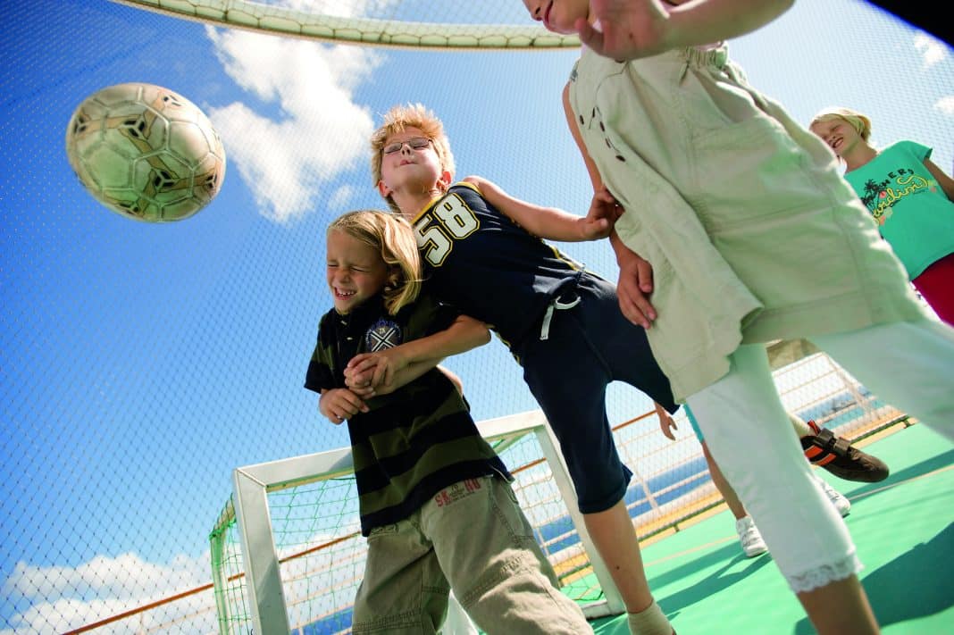 Zu Ostern und Pfingsten, in den Sommer- und den Herbstferien 2023 bietet AIDA Cruises ein neues Kinderprogramm an Bord der Kussmundflotte. Foto: © Thilo Mueller