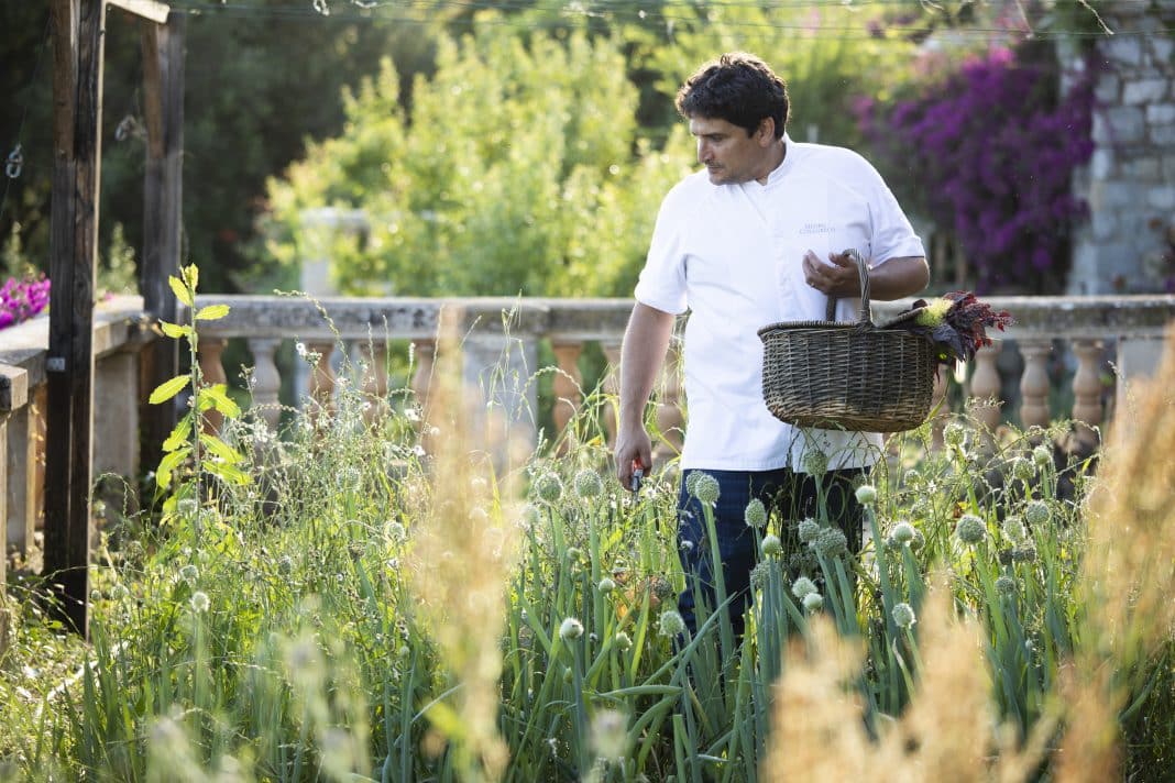 Mauro Colagreco im Mirazur-Garten, Menton, Frankreich. Foto: © Matteo Carrasale