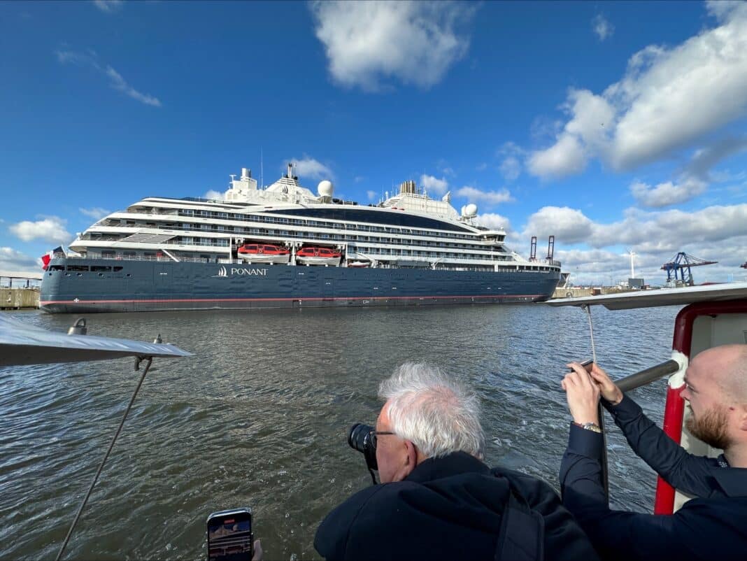 Le Commandant Charcot am 24. April 2023 in Hamburg, Cruise Terminal Steinwerder. Foto: © Tobias Lange-Rüb / Crucero