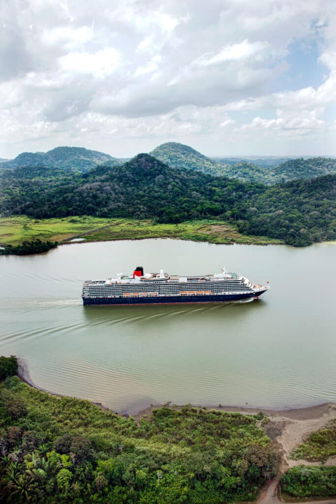 Queen Victoria im Panamakanal. Foto: © Cunard Line
