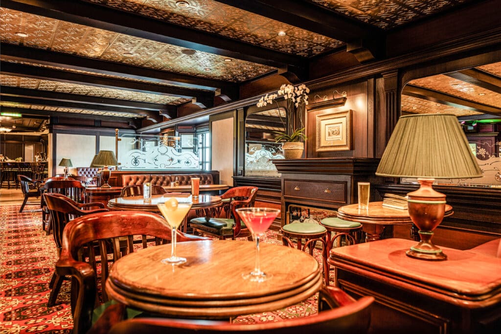 Der Golden Lion Pub an Bord der Queen Victoria. Foto: © Cunard Line / Christopher Ison