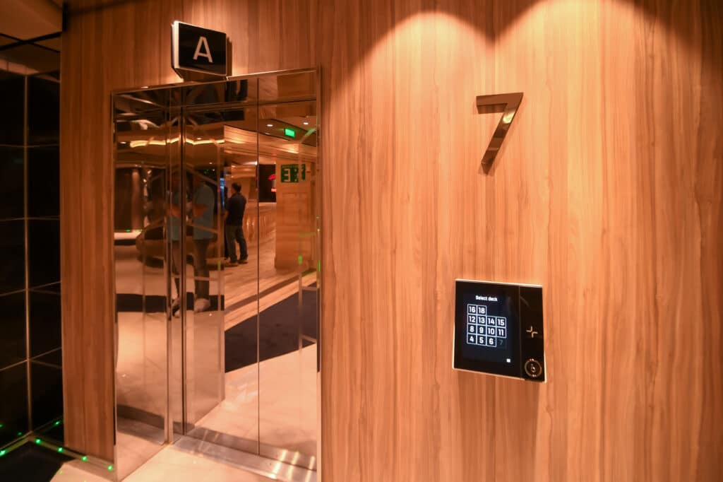 Aufzug, MSC Euribia, Foto: Tobias Lange-Rüb