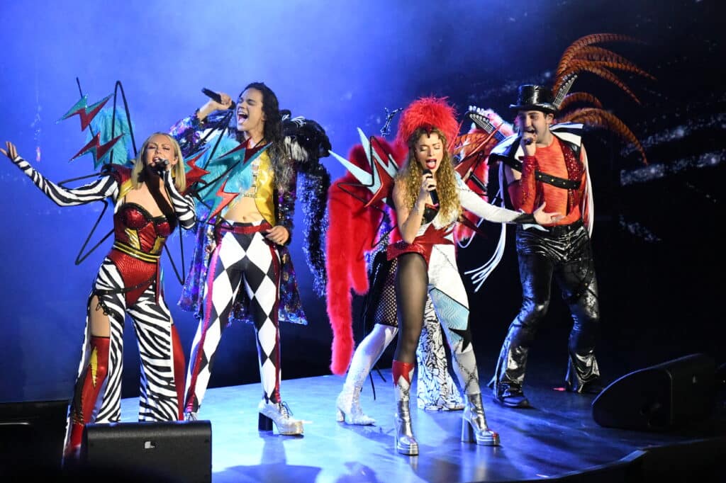 Mitglieder des Show-Ensembles, MSC Euribia, Foto: Tobias Lange-Rüb