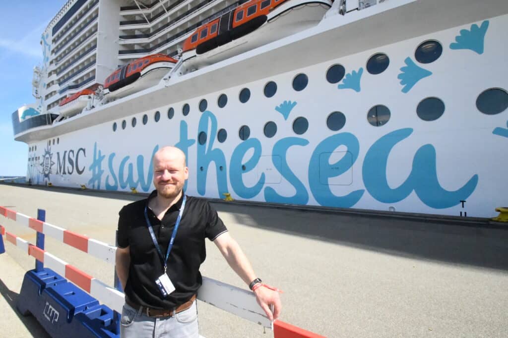 Alexander Flämig, Designer der Rumpfbemalung, MSC Euribia, Foto: Tobias Lange-Rüb, Crucero