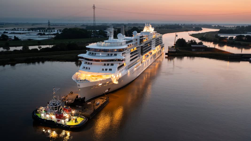 Die Silver Nova für Silversea Cruises hat die Meyer Werft in Papenburg in Richtung Nordsee verlassen. Foto: Meyer Werft, David Hecker