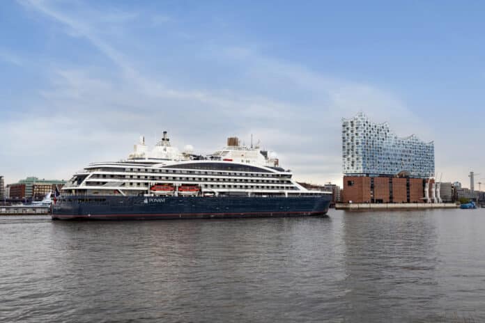Le Commandant Charcot der französischen Reederei Ponant im Hamburger Hafen. Foto. © Ponant / Maren Martens