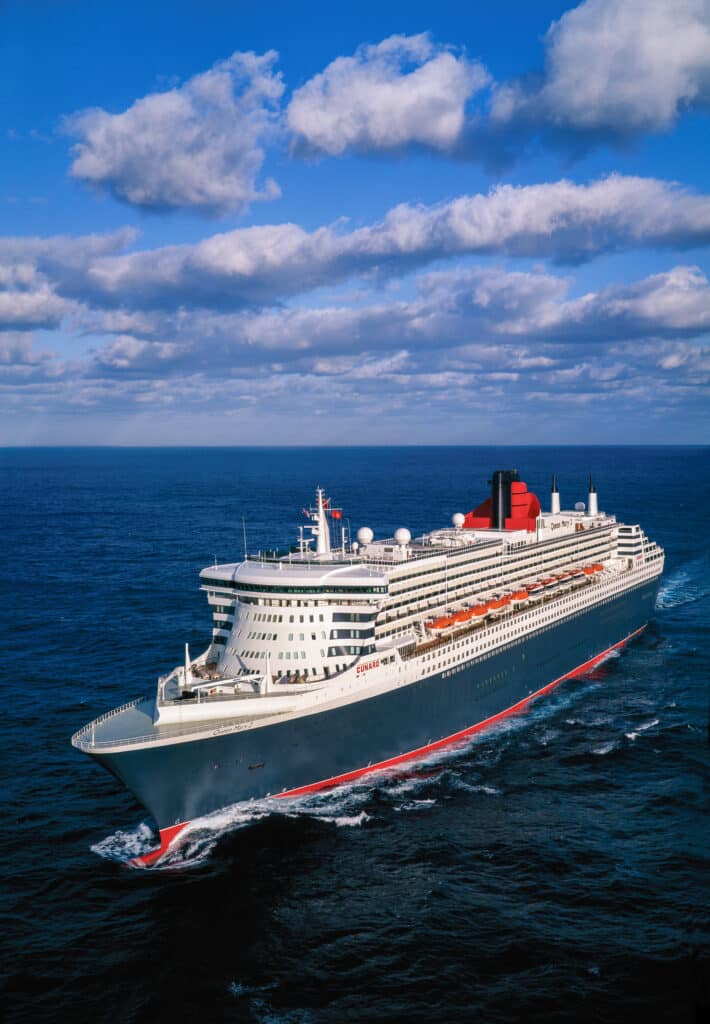 QUEEN MARY 2 ist eines dieser „Schiffe“, die längst als Ikone, Mythos und einziger Ocean Liner von sich Reden gemacht hat. Foto: © Cunard Line