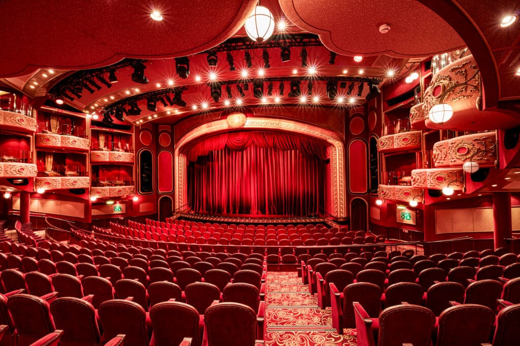 Das Royal Court Theater an Bord der Queen Victoria. Foto: © Cunard Line