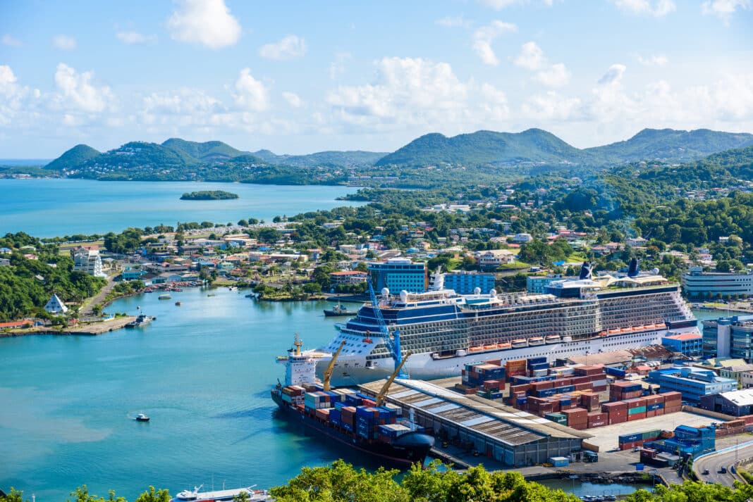 In St. Lucia sollen die Hafenanlagen für Kreuzfahrtschiffe erweitert werden. Foto: stock.adobe.com/ Simon Dannhauer