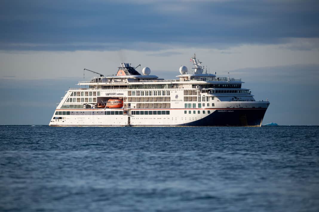 Die HANSEATIC nature in der Crokerbay. Foto: Hapag Lloyd Cruises