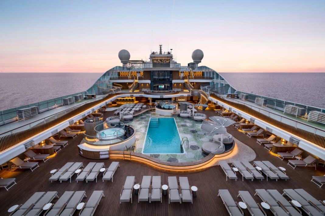 Pool-Deck der Allura-Klasse von Oceania. Foto: © Oceania Cruises