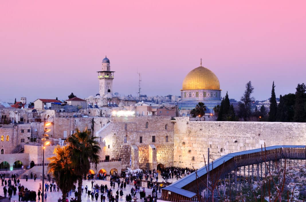 Felsendom und Klagemauer in Jerusalem, Israel. Foto: Adobe Stock / SeanPavonePhoto