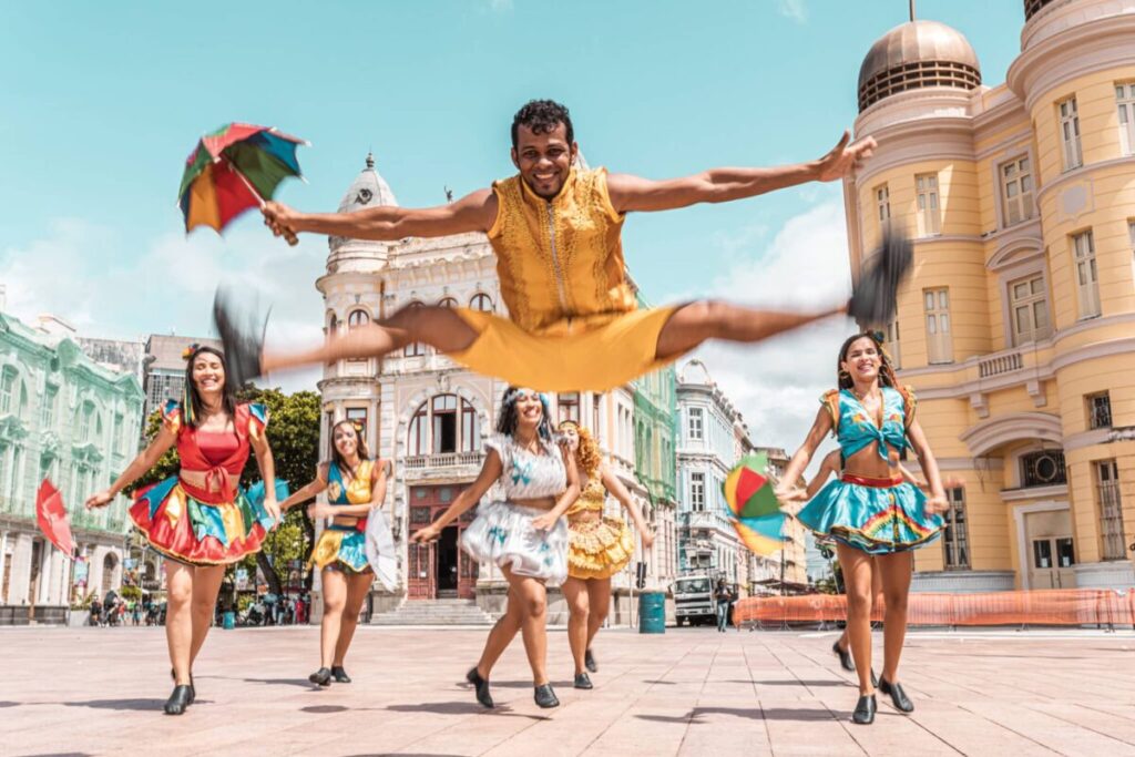Frevo-Tänzer beim Straßenkarneval in Recife, Pernambuco, Brasilien. Foto: © Brastock Images / stock.adobe.com