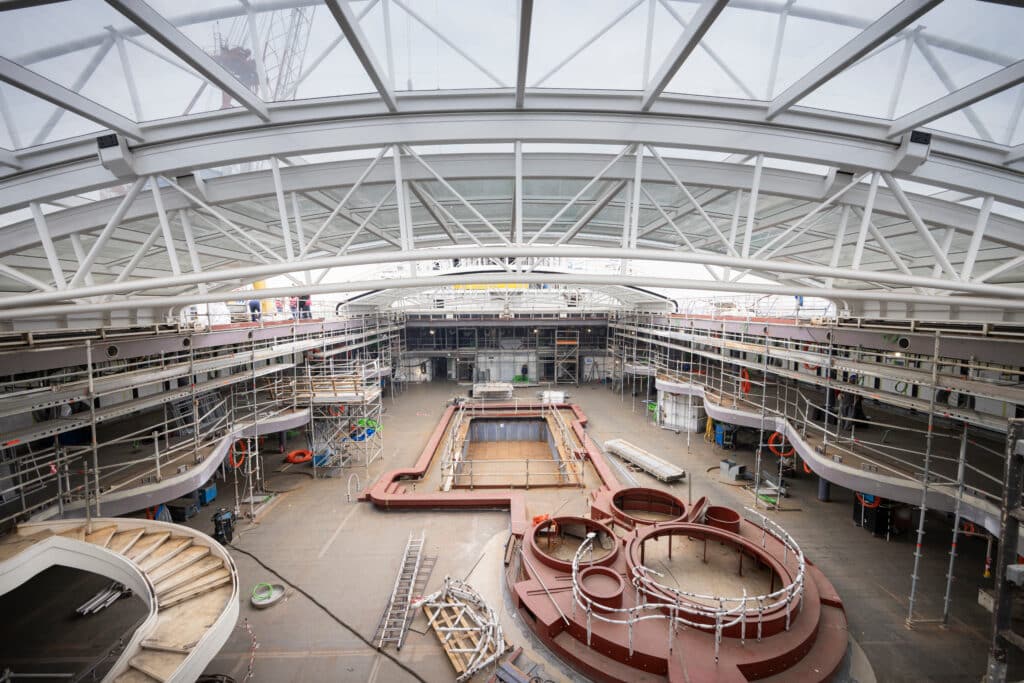 Die Poollandschaft im Rohbau auf der Fincantieri-Werft. Foto: © CUNARD LINE / Christopher Ison 