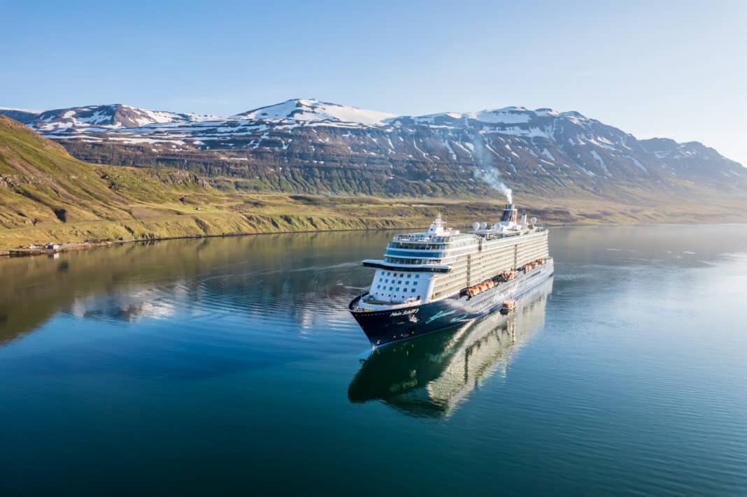 Für Sommer 2025 wurden die Anzahl der Island-Reisen erhöht. Gäste können sich dort auf 12-tägige Reisen mit Stopps in zum Beispiel Seyðisfjorður freuen. Foto: © TUI Cruises