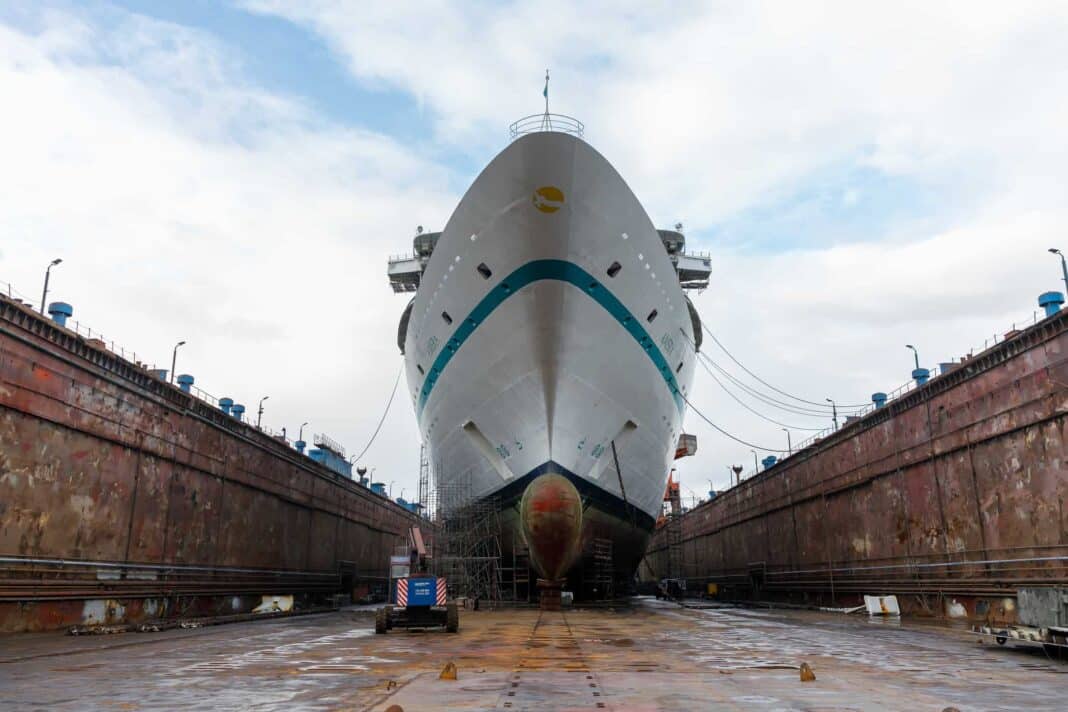 Die Amera im Dock der Remontowa-Werft im polnischen Danzig. Foto: Phoenix Reisen
