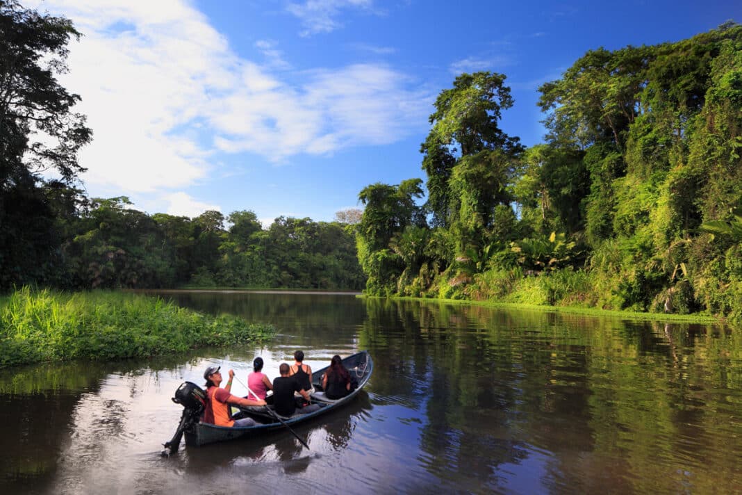Zu den Ausflügen in die Nationalparks gesellen sich im neuen Costa Rica-Programm sportliche Aktivitäten wie Kayak-Touren durch die Mangroven. Foto: © Sea Cloud Cruises