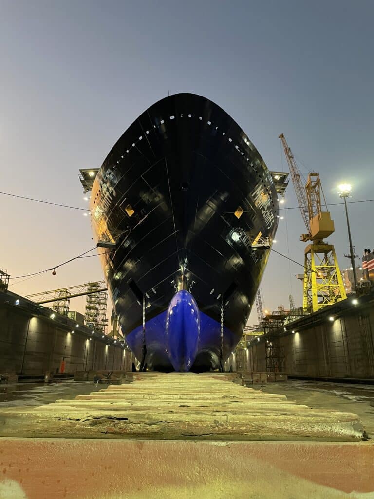 Die Mein Schiff 5 im Trockendock in Dubai. Jetzt ist das Schiff von TUI Cruises auf dem Weg nach Singapur ins Winterfahrtgebiet. Foto: TUI Cruises