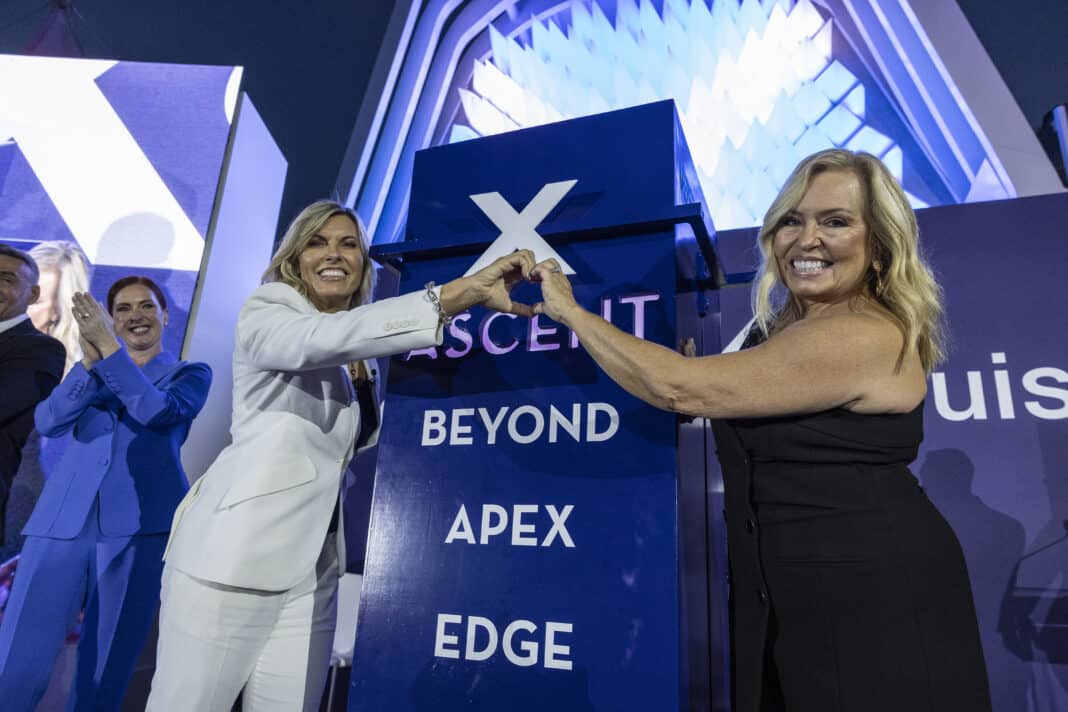 Captain Sandy Yawn und ihre Schwester Michelle Dunham tauften gestern Abend das neueste Kreuzfahrtschiff von Celebrity Cruises. Foto: Celebrity Cruises